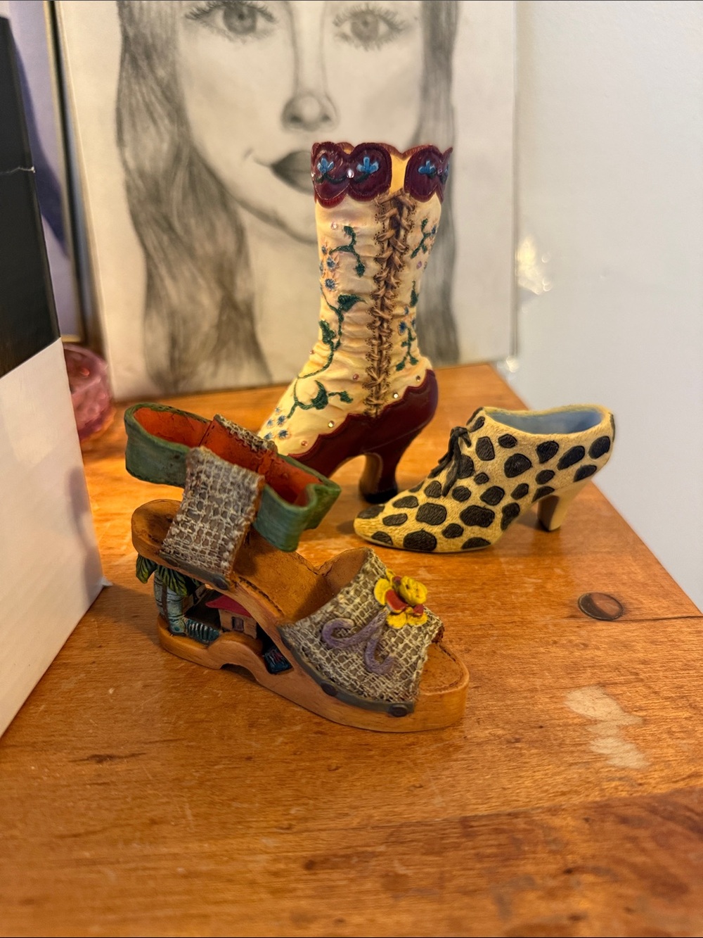 Decorative Women's Shoe Figurine Set - Multicolor